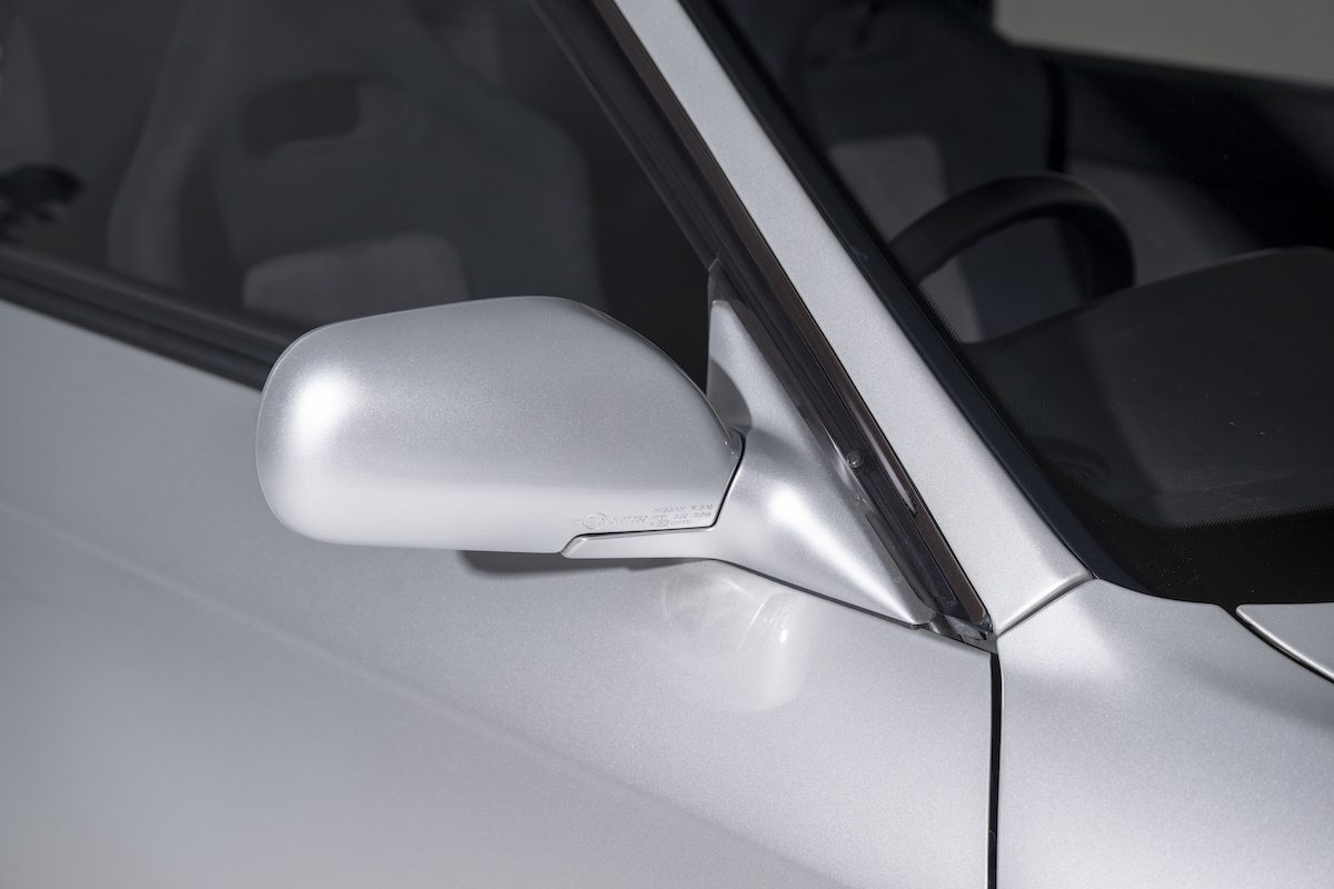 R32 silver 24