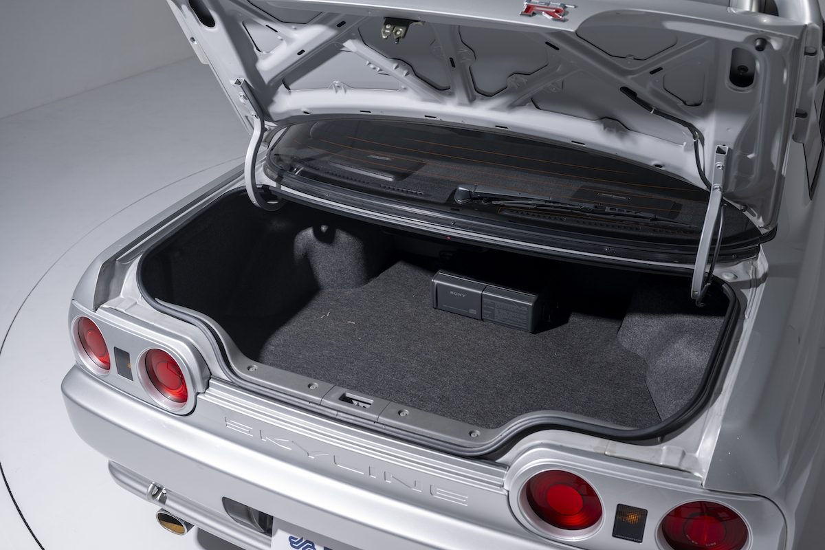 R32 silver 31