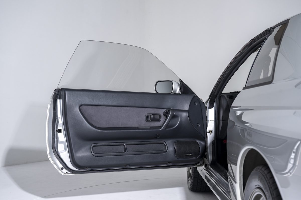 R32 silver 47