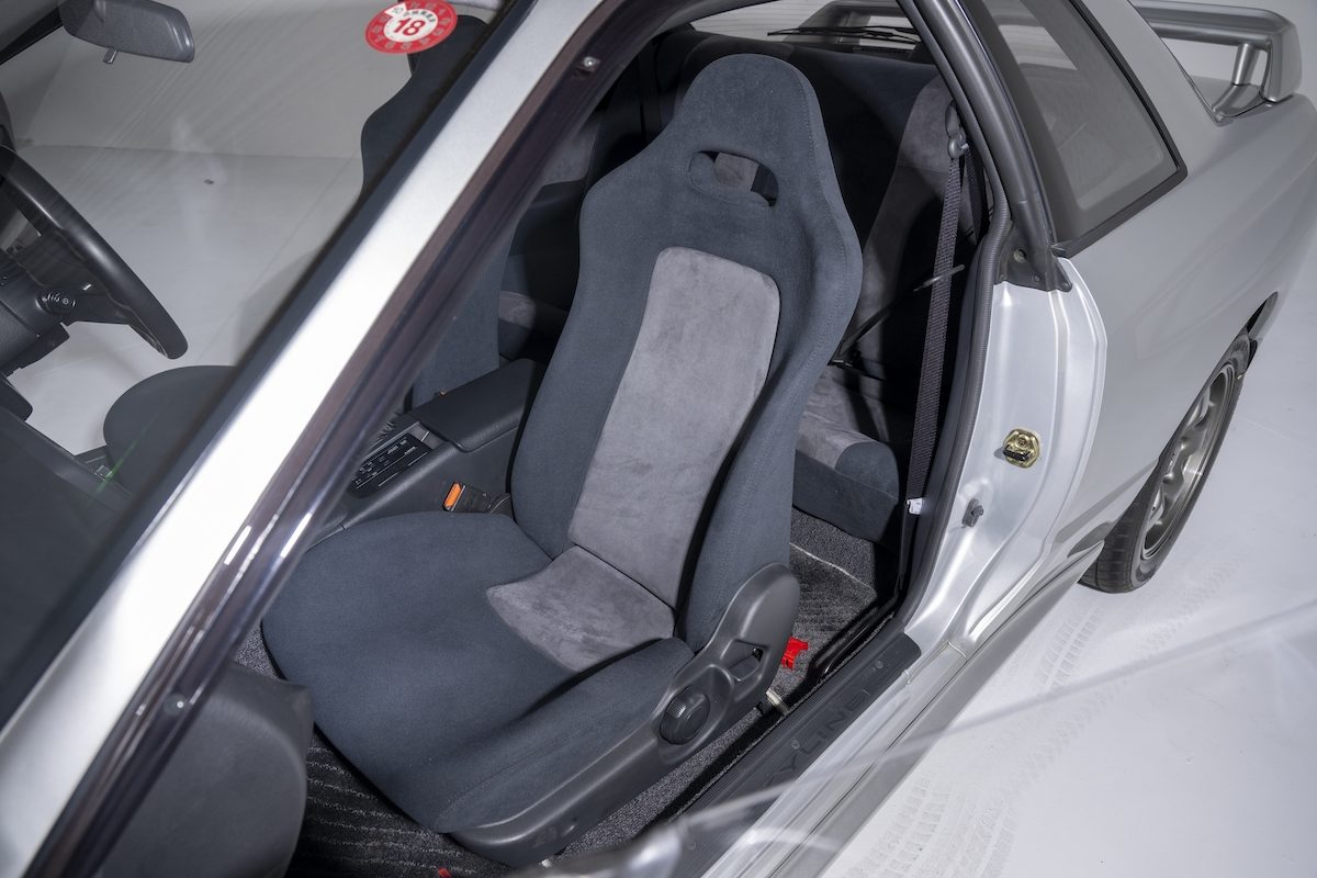 R32 silver 49