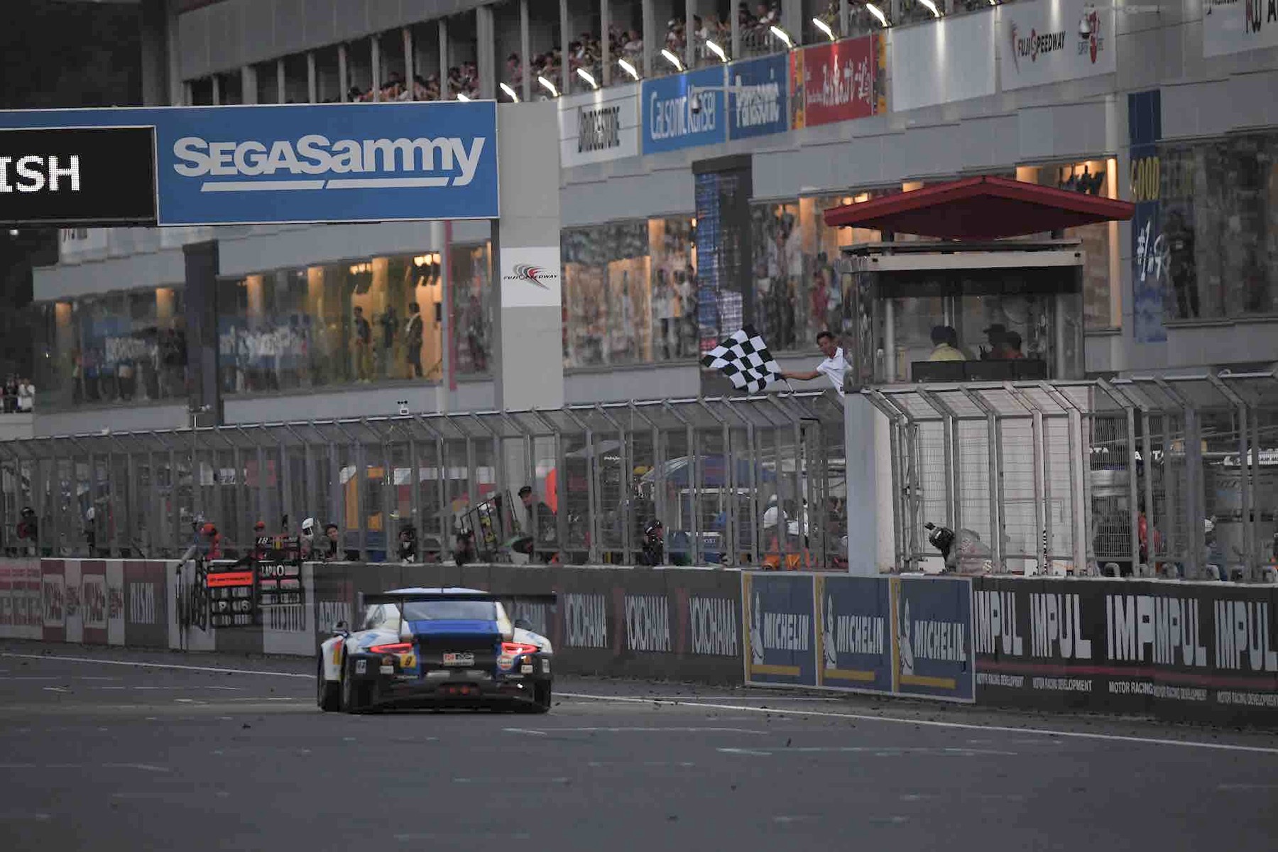 2021 SUPER GT Rd.2 FUJI
Checker flag man Experience
use the HospitalityLounge