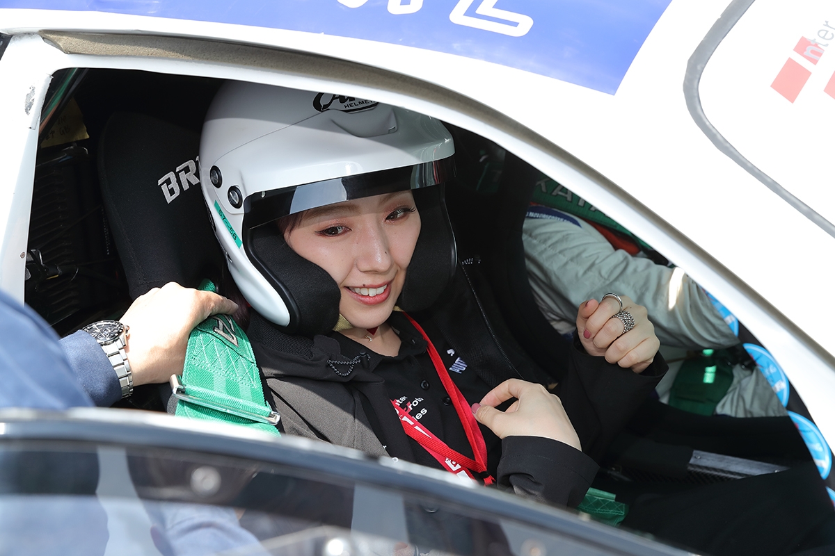 Circuit Experience
Produced by Masanori Sekiya