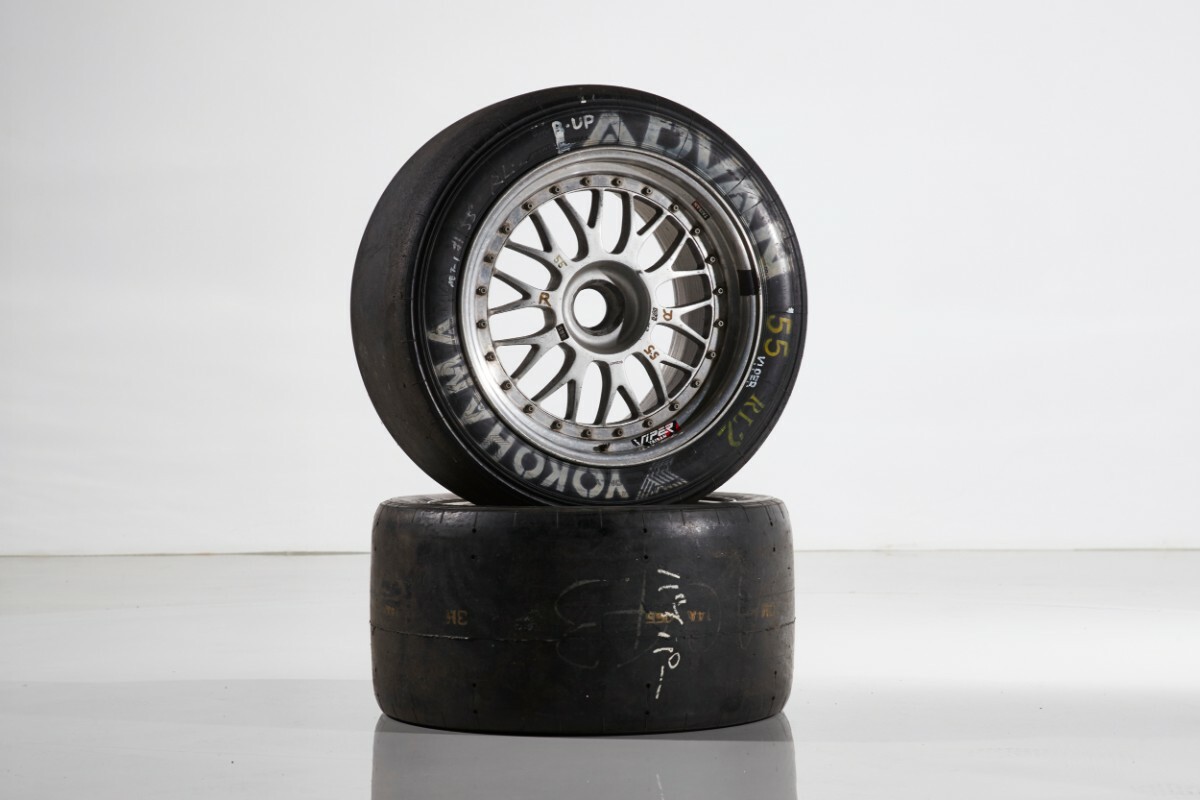 DODGE VIPER  BBS CENTER LOCK WHEEL SET