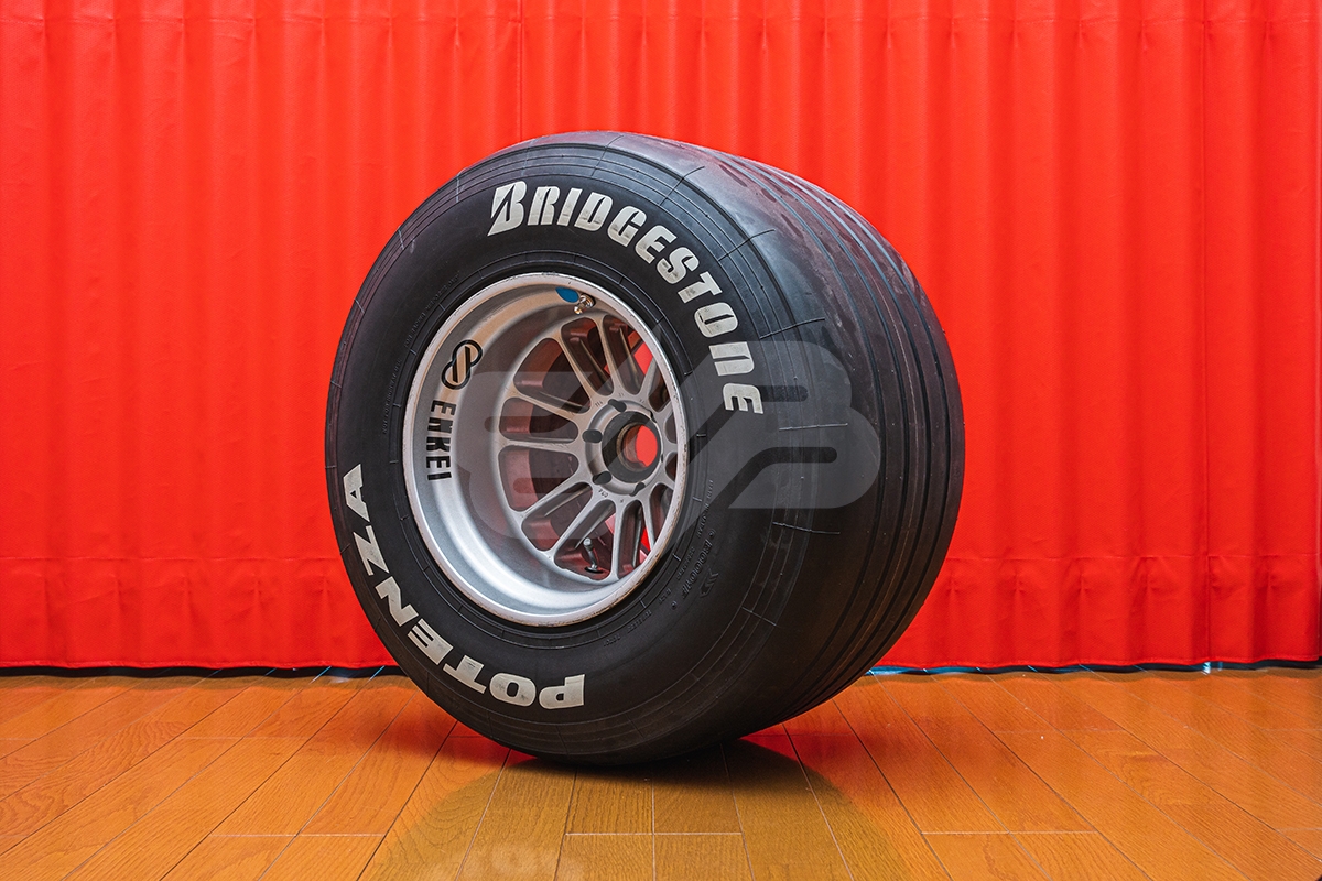 F1 McLaren Mercedes装着 ENKEIホイール&BRIDGESTONEタイヤ | BINGO Co 