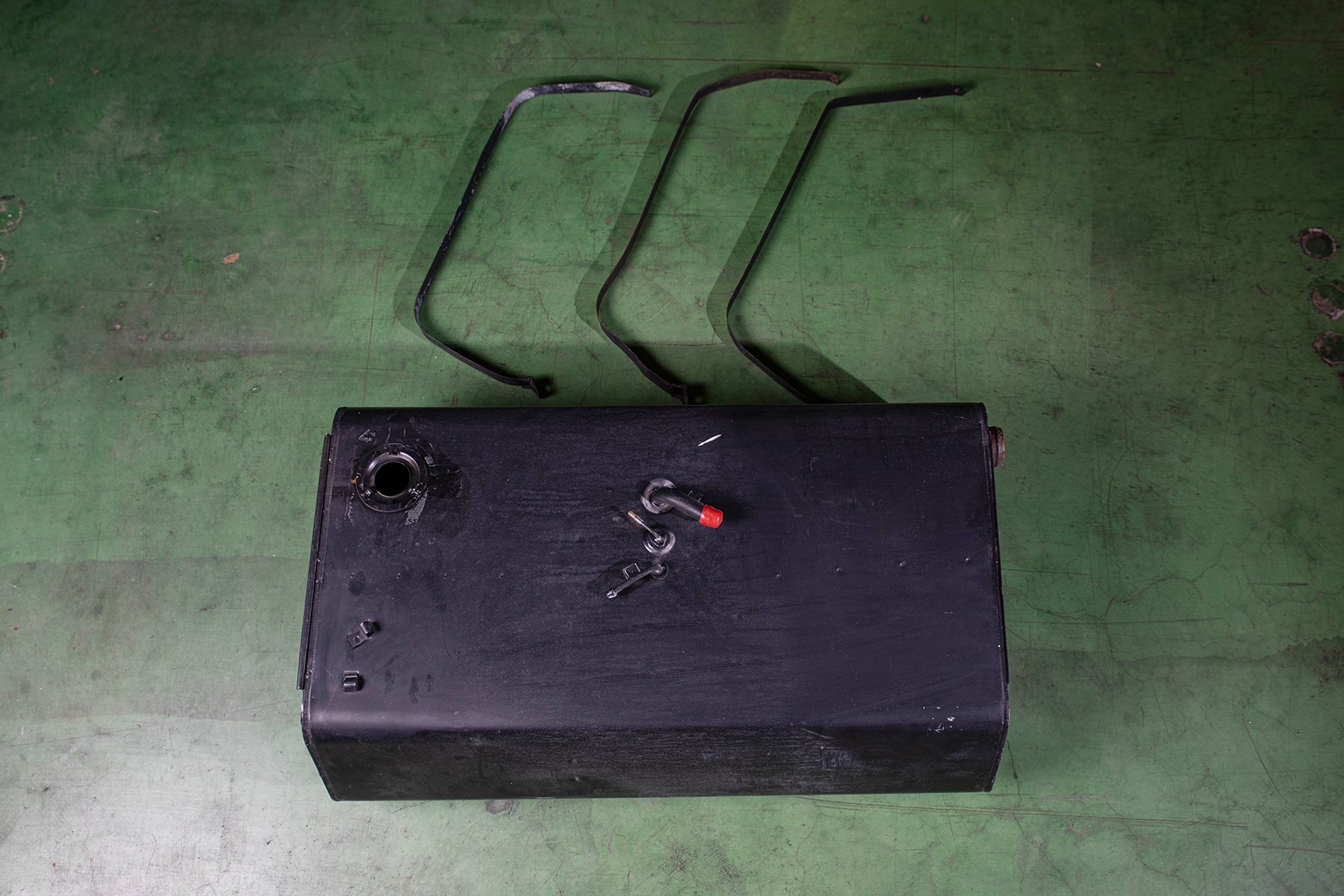 NISSAN SKYLINE “Hakosuka”
Fuel Tank 100L