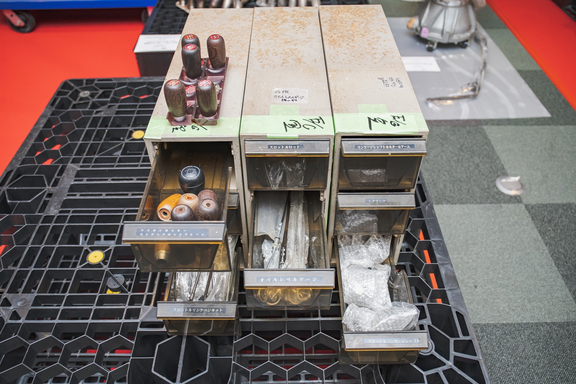 シフトノブ 、エンジンチューニング 部品(チタン製)、オイルレベルゲージ他