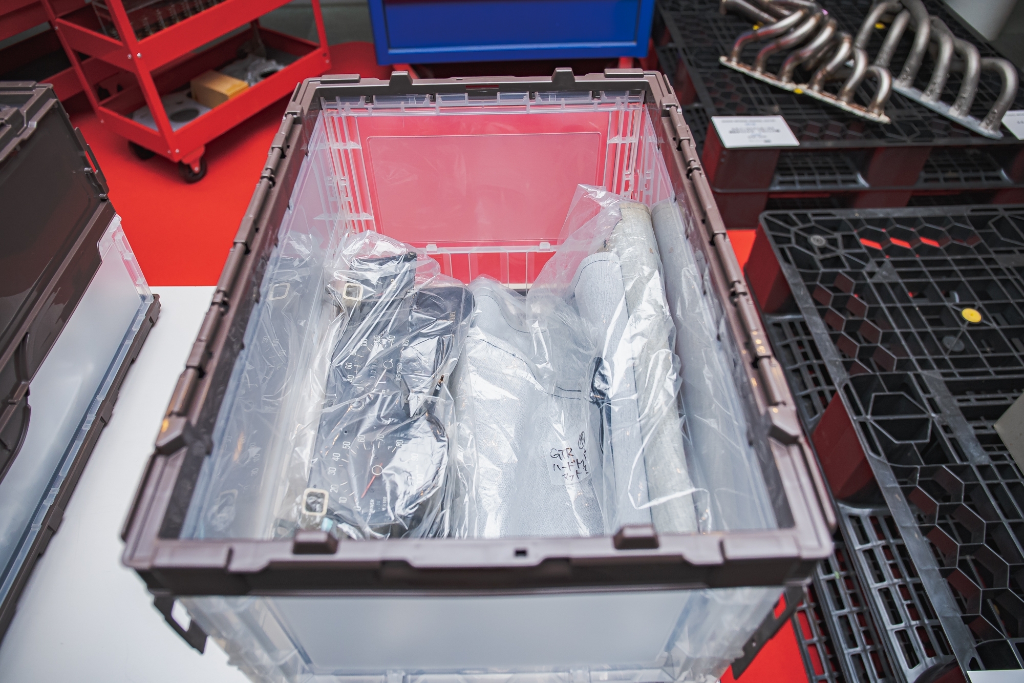 渡辺茂オリジナル(オーナーイニシャル入り)メーター、ハコスカHTマット